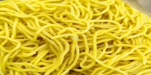 Cara Sederhana Menghilangkan Rasa Kapur pada Mi Kuning