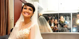 Cara Unik Jupe Buat Undangan Lamaran