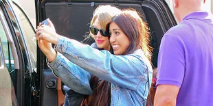 Cara Unik Taylor Swift Akrab Dengan Swifties