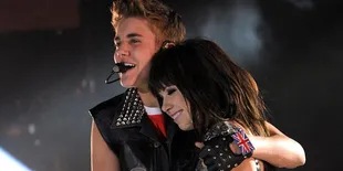 Carly Rae Senang Bisa Bersama Bieber Tiap Malam