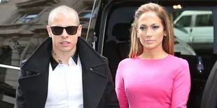 Casper Smart Tonjok Jennifer Lopez Dari Belakang?