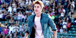 Celana Terlalu Ketat, Show Justin Bieber Dikecam