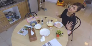 Cerianya Marshanda Saat Menikmati Momen Memasak Sendiri