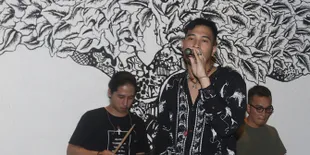 Cerita Adrian Khalif 3 Tahun Rampungkan Album 'Embrace, Embrace'