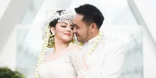 Cerita Jenita Janet dan Danu Sofwan Jadi Pengantin Baru, Ingin Punya 4 Anak - Alasan Kasi Bunga ke Chika Jessica