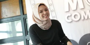 Cerita Proses Kenakan Hijab, Dewi Sandra: Nggak Ada Dukanya
