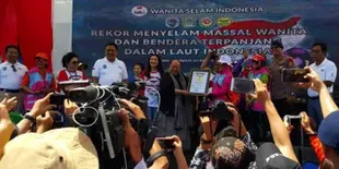 Cetak Rekor Dunia, Wanita Indonesia Lakukan Penyelaman Massal