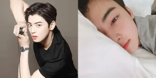 Cha Eun Woo Foto Selfie di Atas Kasur, Tetap Ganteng Saat Bangun Tidur
