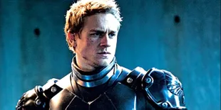 Charlie Hunnam Hampir Menolak Peran Christian Grey