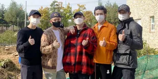 Chen Berangkat Wamil Diantar Member EXO Sesuai Tradisi, Suho Juga Ikutan