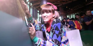 Chika Jessica Selfie Sama Beruang, Deddy Corbuzier Tak Kelihatan