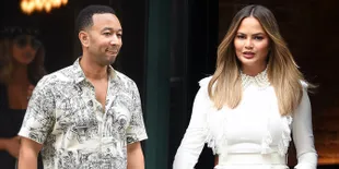 Chrissy Teigen Tulis Sindiran untuk John Legend, Netizen Malah Baper