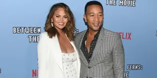 Chrissy Teigen Umumkan Kehamilan Ketiga, John Legend Akui Kebobolan