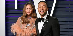 Chrissy Teigen Ungkap Bukti Kemiripan John Legend & Putranya, Nggemesin Banget!