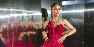 Cinta Laura Ajak Perempuan untuk Selalu Tampil Yakin dengan Keanggunan Sendiri