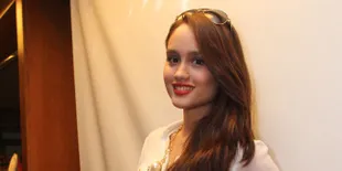 Cinta Laura Galang Dana Untuk Bantuan Pendidikan