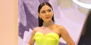 Cium Bibir Denny Sumargo Untuk Film 'PERFECT STRANGERS', Jessica Mila Minta Izin Langsung ke Olivia Allan