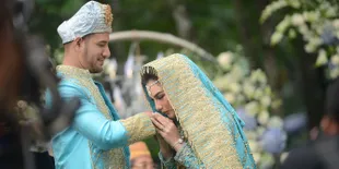 Cium Tangan Suami, Irish Bella Panggil Ammar Zoni Dengan Sebutan 'Imamku'