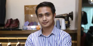 Ciuman Mesra Ajun Perwira dan Jennifer Setelah Pemberkatan Secara Katholik, Romantis!