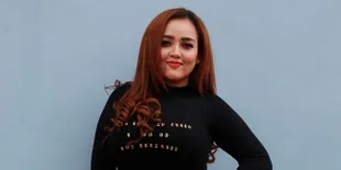 Clara Gopa Pajang Foto Mandi di Baththub Tutupi Tubuh dengan Busa, Panen Kritikan dan Disebut Murahan