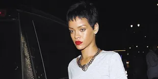Clubbing, Baju Rihanna Berlubang di Bagian Pantat