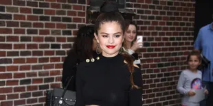 Coba Tampil Beda, Selena Gomez Makin Cantik Atau ...