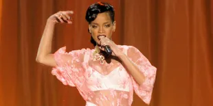 Congrats! Fanpage Facebook Rihanna Jaring 80 Juta Like