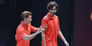 Cover Lagu HyunA, Lee Kwang Soo Tampil Seksi Dengan Dress