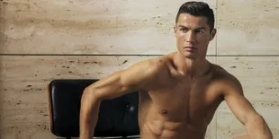 Cristiano Ronaldo Pamer Rambut Baru Berponi, Netizen Indonesia: Jamet Versi Eropa