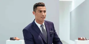 Cristiano Ronaldo Rayakan Tahun Baru Bareng 'Pasangan Gay-nya'?