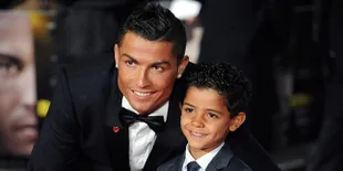 Cristiano Ronaldo Tengah Nantikan Kelahiran Anak Kembar?
