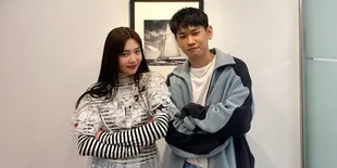 Crush Hadir dan Bernyanyi di Pernikahan Adik Joy Red Velvet, Fans Langsung Soroti Hubungan Mereka
