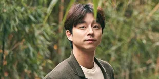 Cuma Pakai Kaos Putih, Gong Yoo Bikin Banyak Orang Terpesona