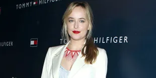 Dakota Johnson Khawatir Dengan Pemeran Christian Grey Baru