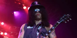 Dana Mepet Saat Bikin Film Horor, Slash Sampai Minta Bantuan Fans