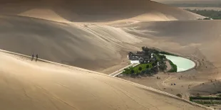 Danau Ini Ada di Tengah Gurun Gobi!