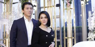Dapat Taburan Bunga Cantik di Tempat Tidur, Syahrini: Belum Honeymoon, Only Traveling