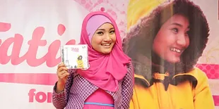 Dari Eropa, Fatin Shidqia Borong Gantungan Kunci