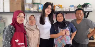 Dari Gerobak Sederhana ke Usaha Sukses: Kisah Inspiratif Ibu Rumah Tangga Kembangkan Bisnis Kuliner