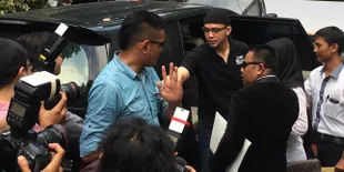 Dari Kejaksaan, Sandy Tumiwa Ditahan di Rutan Salemba