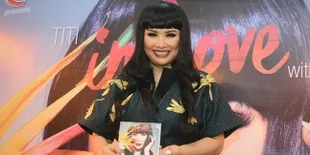 Dari 'Suami Terbaik' Sampai Hari Ibu, Titi DJ Punya Cerita Seru