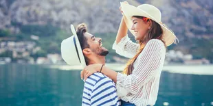 Dari Tiket Konser hingga Perhiasan Cantik, Deretan Kejutan Ini Sukses Luluhkan Hati Si Pencinta K-Pop