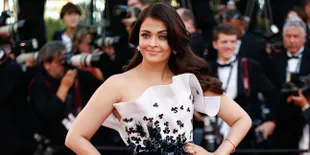 Datang ke Sekolah, Putri Cantik Aishwarya Rai Tampil Imut Banget