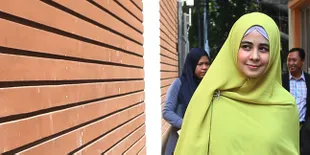 Datangi KPAI, Risty Tagor Enggan Berikan Keterangan