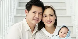 David Herbowo Bantu Keringkan Rambut Saat Shandy Aulia Gendong Baby Claire, Suami Idaman Banget!