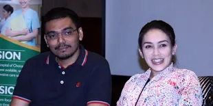 Debat Cagub, Rieke Dyah Pitaloka Didampingi Suami