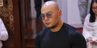 Deddy Corbuzier Ungkap Alasan Dirinya Selalu Pakai Kacamata Hitam
