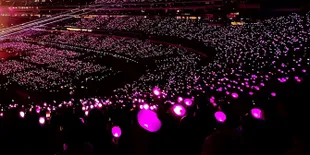 Dedikasi ARMY Buat Idola, Rajin Streaming dan Menabung Buat Beli Merchandise Hingga Tiket Konser