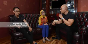 #DWD: MT Ayunkan Pedang Saat Aryani Berbaring di Kasur