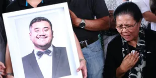 Delon Ungkap Mike Mohede Sering Bawa Pacar Saat Manggung